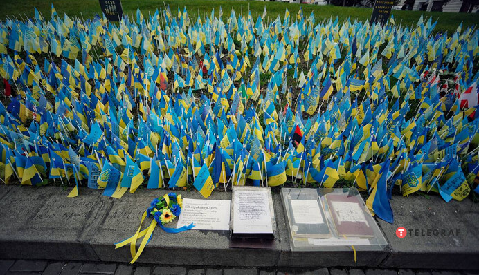 В Одессе женщина на площади подтерлась флагом Украины: фото, видео и заявление полиции