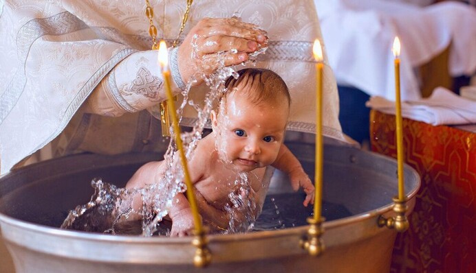 Чи можна відмовитися від хрещення дитини: в ПЦУ дали пояснення