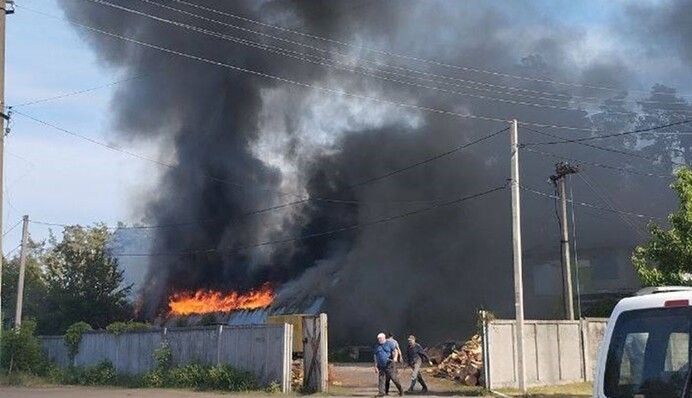 Под Киевом бабушка спровоцировала масштабный пожар: что известно. Видео