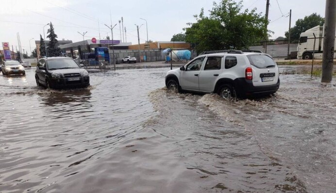 Одесса ушла под воду после сильного ливня, синоптики прогнозируют ухудшение погоды