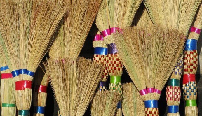 Два віники у хаті: чому це погана прикмета