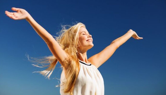 З днем блондинок! Найкращі листівки та душевні привітання зі святом