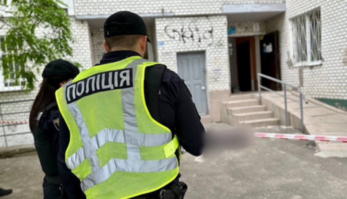 В Одесі чоловік порізав ножем доньку і дружину та викинуся з вікна: подробиці трагедії