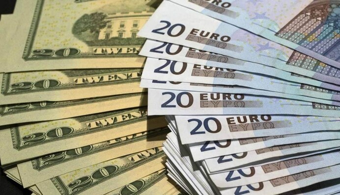 Курс зашкалює: який рекорд встановив долар в останній день весни