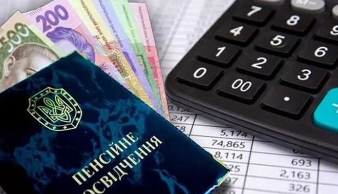 На пенсию рассчитывать не стоит: украинцам советуют откладывать деньги на старость