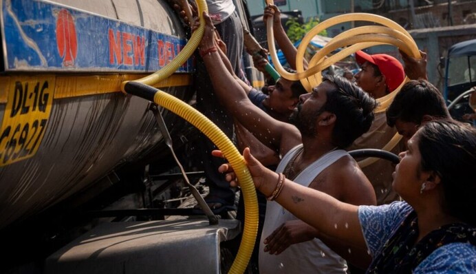 Индия изнывает от сильнейшей в истории жары, уже погибли десятки человек