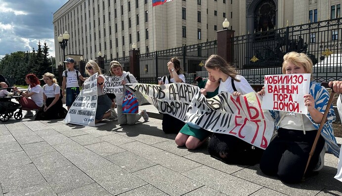 У Москві дружини мобілізованих вийшли на пікет:що вимагають. Відео