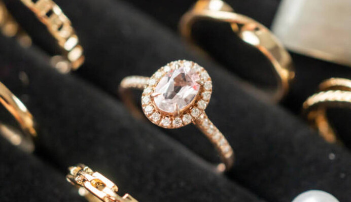 Обручальные кольца, серьги, ожерелья, браслеты: что означают сны об украшениях