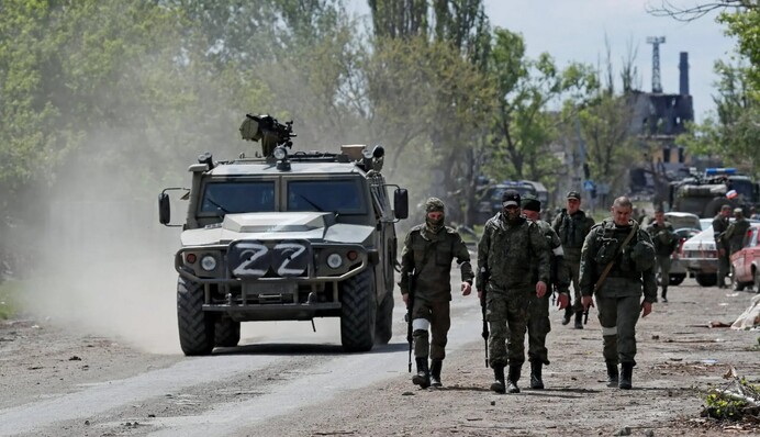 Росіяни активно до чогось готуються: в Маріуполі зафіксували дивні переміщення окупантів