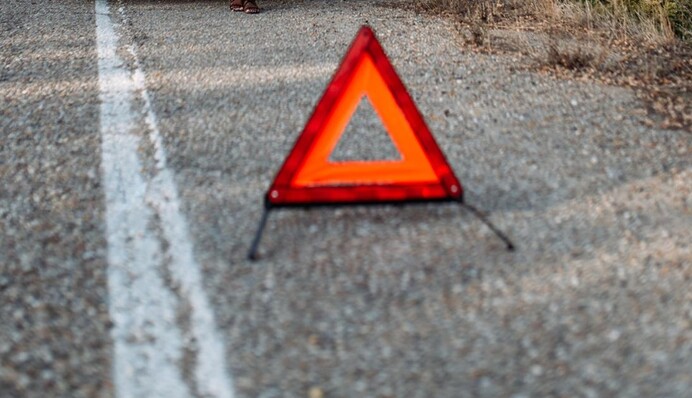 Под Киевом на Бориспольской трассе перевернулась фура с зерном. Видео