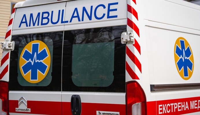 Лікарі мчали на виклик: росіяни підступно обстріляли "швидку" на Херсонщині