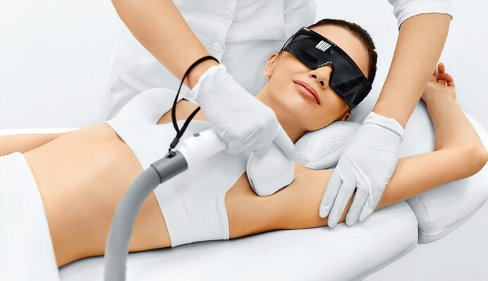 Лікар відповіла, з якого віку можна робити лазерну епіляцію і чи шкодить вона здоров'ю