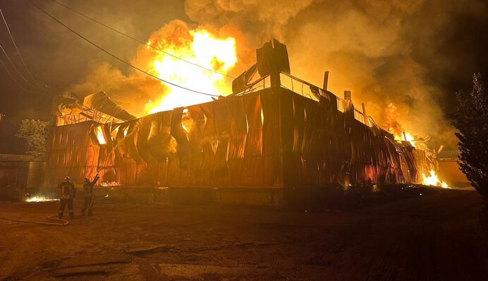 Під Києвом спалахнула потужна пожежа: палало кілька тисяч 