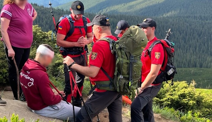 У Карпатах серйозно травмувались туристи: деталі невдалого походу в гори