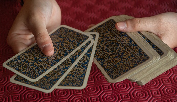 Жизнь изменчива, двигайтесь вперед: гороскоп по картам Таро для всех знаков Зодиака на 10 июня