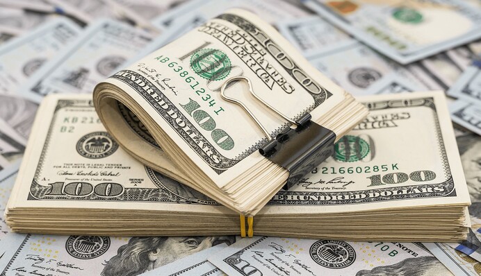 Долар знову рвонув уверх після кількаденного падіння