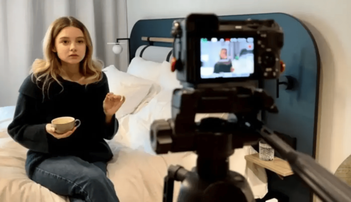 Українська блогерка знайшла свій клон, створений штучним інтелектом: на сотнях відео пропагує Росію