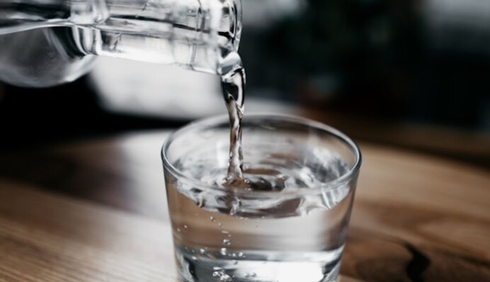 Потребность в воде: врач рассказал, какая дневная норма для взрослых и детей