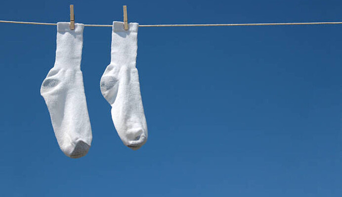 Як повернути шкарпеткам білий колір: секрети прання