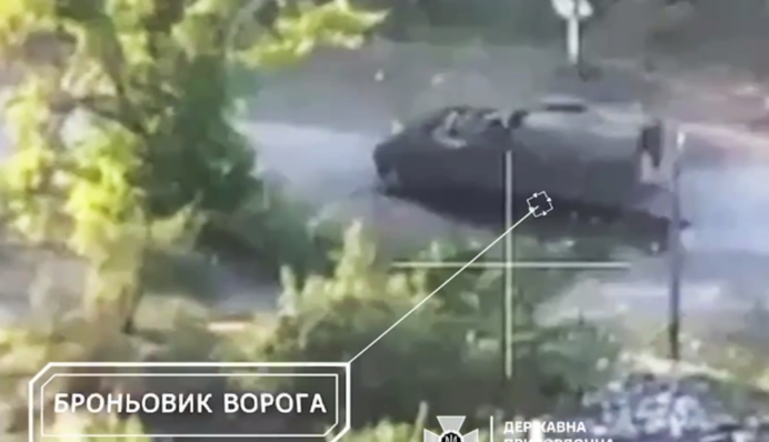 В Волчанске сожгли полностью технику россиян: эффектное видео