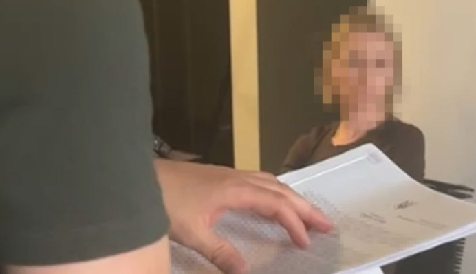 Працювала на "виборчий штаб" партії Путіна: СБУ затримала доньку ексмера Полтави, засудженого за корупцію