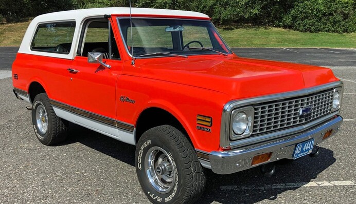 В Украине заметили винтажный Chevrolet, которому более 50 лет: фото