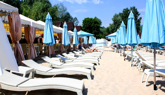 ​Где покупаться и позагорать в Киеве: список бесплатных, платных и пляжей для нудистов