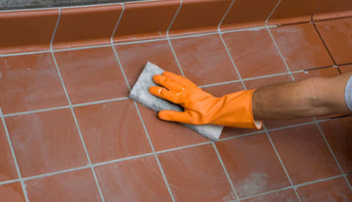 Як позбутися бруду на плитці: допоможе звичайний засіб з магазину