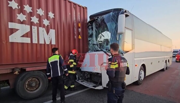 Автобус з 57 українцями потрапив в ДТП в Румунії, серед постраждалих діти. Фото