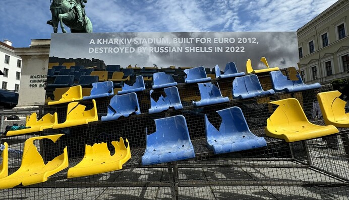 Євро-2024: перед матчем Україна-Румунія виставили пошкоджену трибуну харківського стадіону. Фото