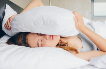 Можно ли спать на двух подушках: какое значение народных примет