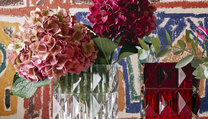 Знайдіть вазу серед пляшок: чи впораєтеся з головоломкою за 8 секунд