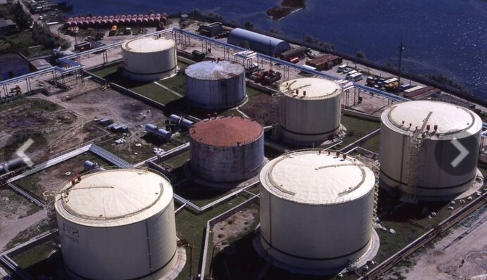 В РФ атаковано ще одну нафтобазу, росіяни скаржаться на українські "Нептуни"