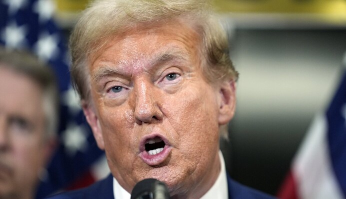 Трамп почав втрачати прихильність американців після вироку про справі порнозірки