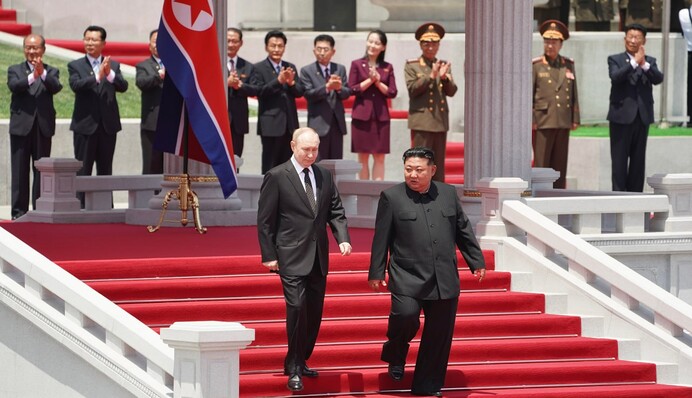 Путин и Ким Чен Ын встретились в Пхеньяне, диктаторам устроили показуху. Фото