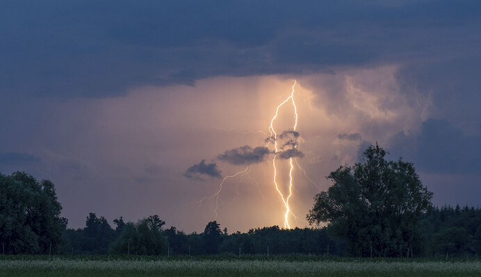 Синоптики оголосили штормове попередження: негода накриє всю Україну