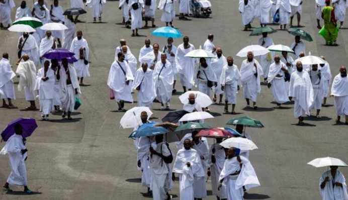 У Саудівській Аравії через 50-градусну спеку померли 550 паломників: жахливі кадри з тілами на вулицях