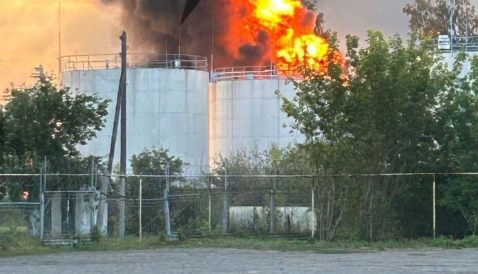 Супутникові фото зафіксували пожежу на нафтобазі в Тамбовській області