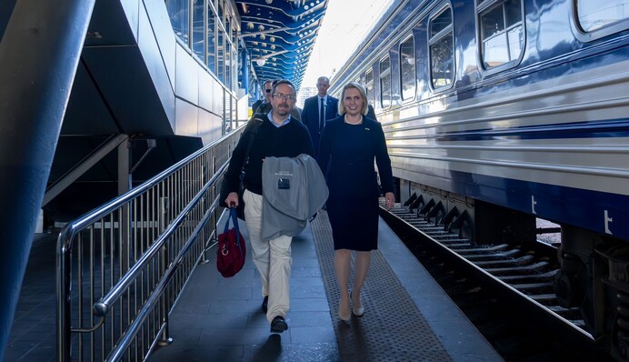 До Києва з візитом прибув заступник держсекретаря США з політичних питань Джон Басс