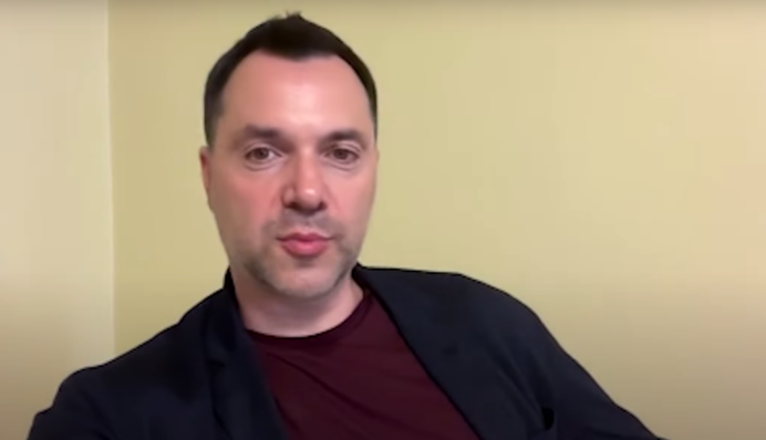 ​Арестович відповів Собчак, чи прийняв би підтримку Росії, щоб стати президентом України