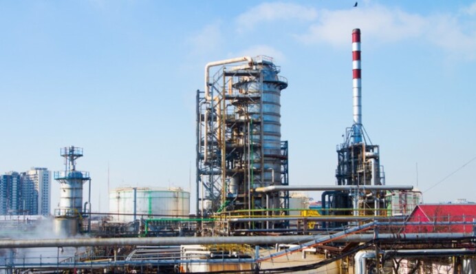 У Краснодарі дрони влучили у НПЗ, який виробляє реактивне паливо