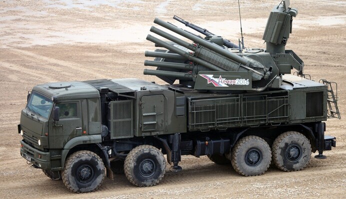 Снова горит трава: россияне врут, чтобы скрыть поражение силами ВСУ установки Панцирь