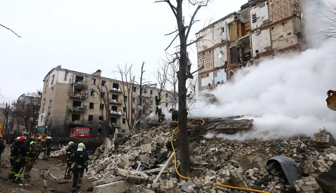 Росія вдарила по житловому будинку в Харкові: є загиблі і багато поранених