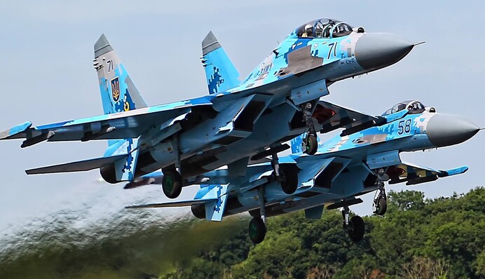 Украинские летчики поразили пункт управления полка в России