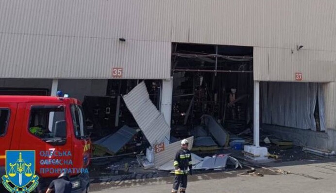 Удар по Одессе: РФ повредила склады торговой сети, пожар уже ликвидировали
