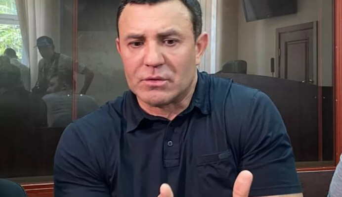 У петиції про позбавлення Тищенка мандата виявилося приховане послання