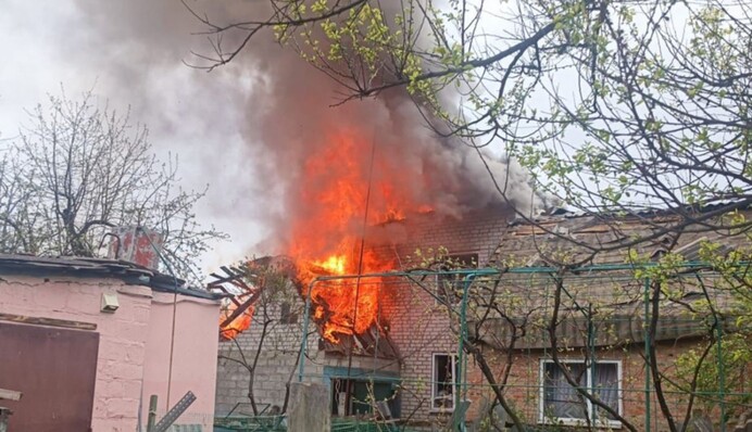 Росія вдарила по Дергачах на Харківщині: у ДСНС показали фото наслідків атаки