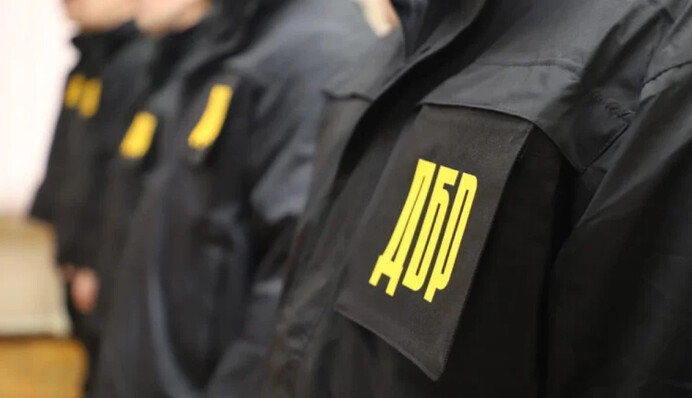 ДБР повідомило про підозру запорізькому воєнкому, який змушував військових ремонтувати свій будинок