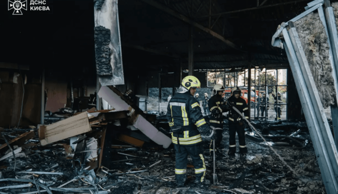 Пожар на территории рынка в Киеве: в ГСЧС показали последствия