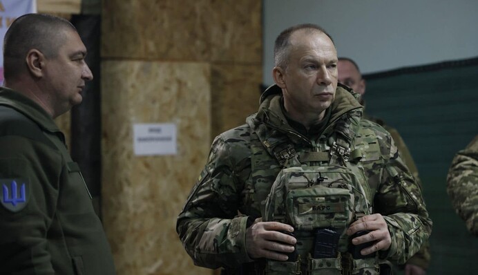 Сирський привітав українців з Днем Конституції та нагадав про обов'язки